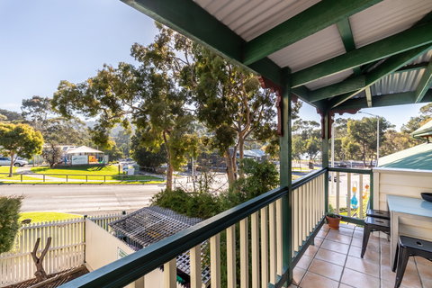 Dlux + Escape @ Lorne - Sunshine Coast Guide 2