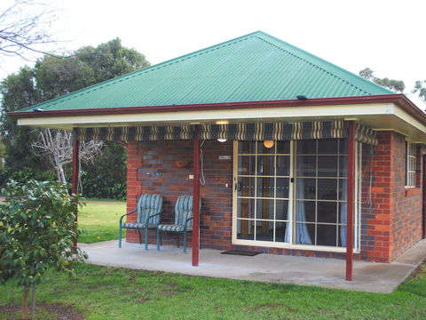 Factory Lane Bed & Breakfast - Sunshine Coast Guide 0