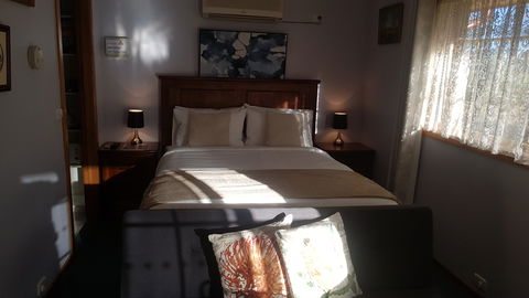 Factory Lane Bed & Breakfast - Sunshine Coast Guide 1