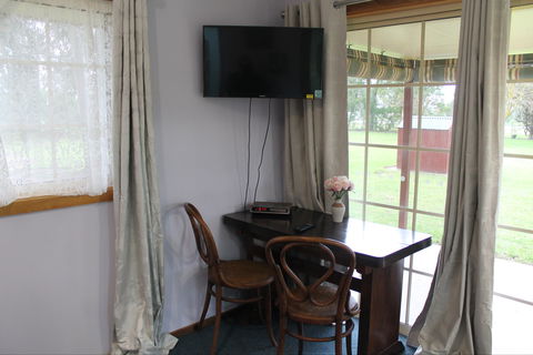 Factory Lane Bed & Breakfast - Sunshine Coast Guide 2