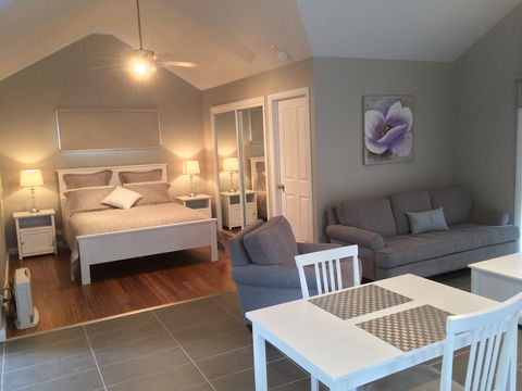 High Peaks Cottages - Sunshine Coast Guide 1