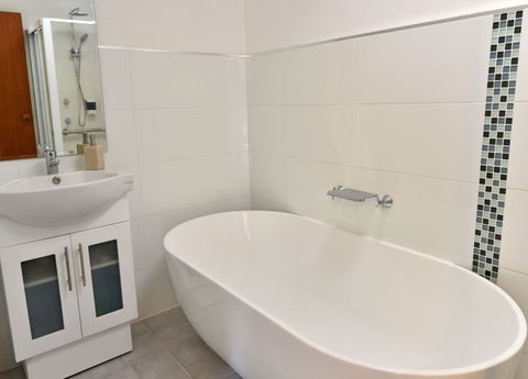 Hopetoun Villa Woonona - Sunshine Coast Guide 0