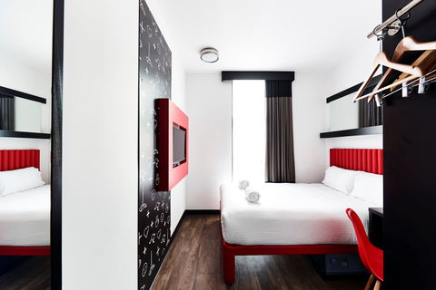 Ibis Melbourne Swanston Street Hotel - Sunshine Coast Guide 1