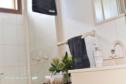 Kames Cottages - Sunshine Coast Guide 2