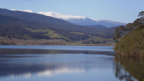 Khancoban Rose Holiday Units - Sunshine Coast Guide 0