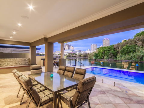Lakeland Keys Broadbeach - Vogue Holiday Homes - Sunshine Coast Guide 1
