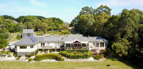 Llarrinda Bed & Breakfast - Sunshine Coast Guide 0