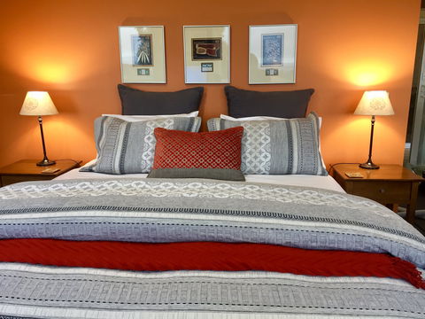 Llarrinda Bed & Breakfast - Sunshine Coast Guide 1