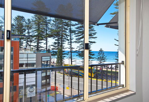 Manly Paradise Beachfront Motel And Apartments - Sunshine Coast Guide 1