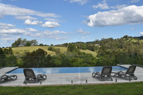 Mapleton Springs - Sunshine Coast Guide 0