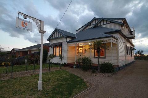 Pelican Sands Bed & Breakfast - Sunshine Coast Guide 0
