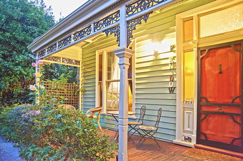 Pendower House B&B And Self Contained Apartments - Sunshine Coast Guide 1