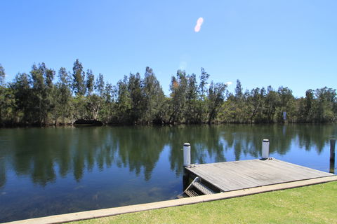 Ranu House-Waterfront - Sunshine Coast Guide 0