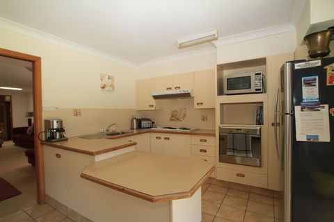 Ranu House-Waterfront - Sunshine Coast Guide 1