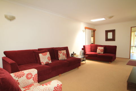 Ranu House-Waterfront - Sunshine Coast Guide 2