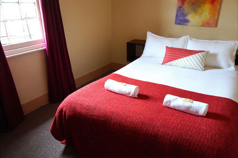 Royal Hotel Cooma - Sunshine Coast Guide 1