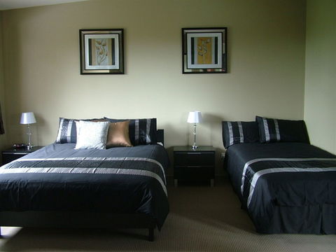 Sacred Mountain Retreat - Sunshine Coast Guide 0