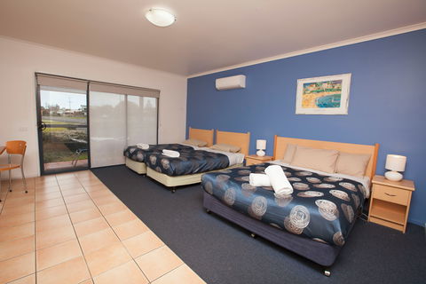 Seaview Motel And Apartments - Sunshine Coast Guide 2