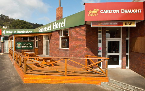 Somerset Hotel - Sunshine Coast Guide 2