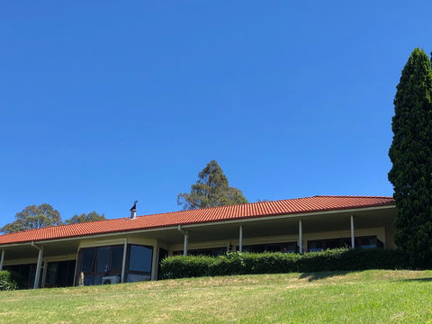 Sovereign Hill Country Lodge - Sunshine Coast Guide 0