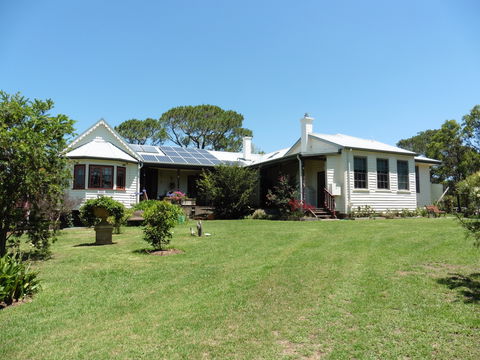 The Old School Bed And Breakfast - Sunshine Coast Guide 0