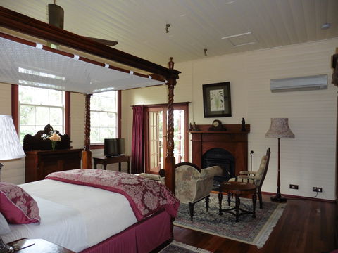 The Old School Bed And Breakfast - Sunshine Coast Guide 2