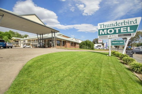 Thunderbird Motel - Sunshine Coast Guide 0