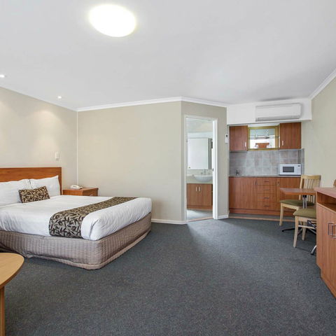Thunderbird Motel - Sunshine Coast Guide 1