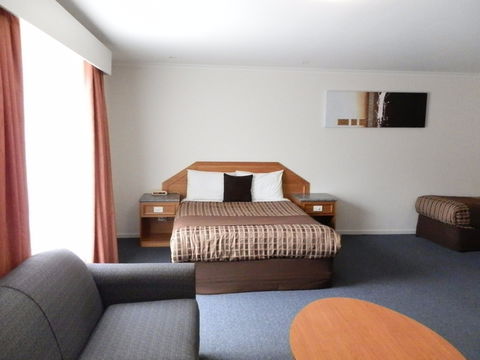 Thunderbird Motel - Sunshine Coast Guide 2