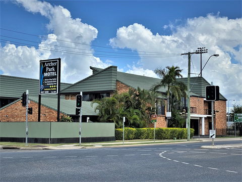 Archer Park Motel - Sunshine Coast Guide 1