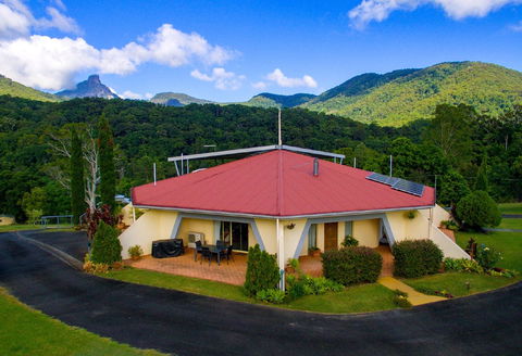 A View Of Mount Warning Bed And Breakfast - Sunshine Coast Guide 0