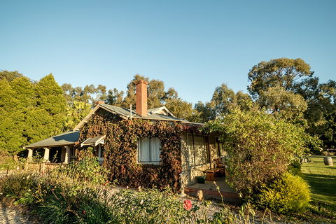 Barristers Block Vigneron Villa - Sunshine Coast Guide 1