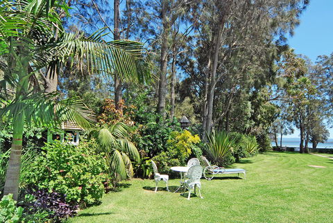 Bay Vista Waterfront - Sunshine Coast Guide 0