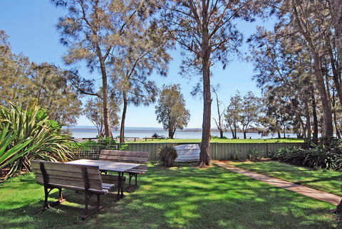 Bay Vista Waterfront - Sunshine Coast Guide 2
