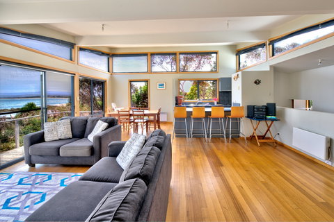 Beachcomber House - Sunshine Coast Guide 0