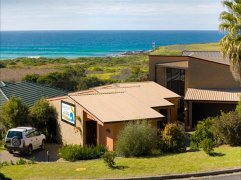 Beachfront Apartments Narooma - Sunshine Coast Guide 0