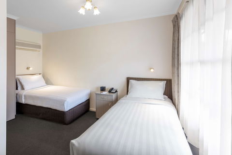 Best Western Olde Maritime - Sunshine Coast Guide 1