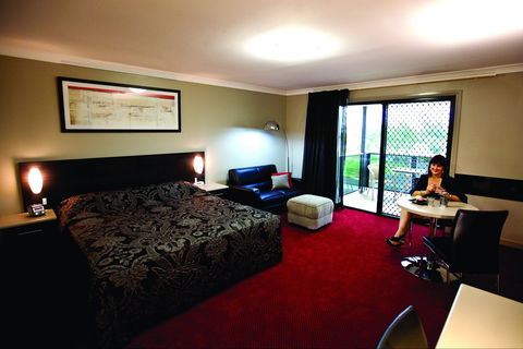 Cattleman's Country Motor Inn And Serviced Apartments - Open With Room Service - Sunshine Coast Guide 0