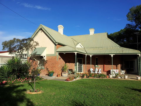 Charming Country Stop B And B - Sunshine Coast Guide 1