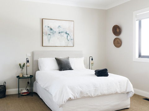 Chic Country Cottage With Vineyard Views - Sunshine Coast Guide 2