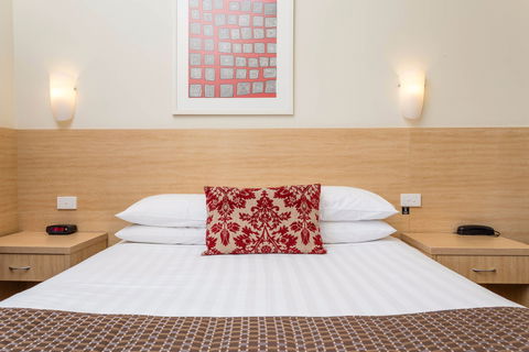 Club Motel And Apartments - Sunshine Coast Guide 0