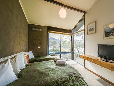 Creel Lodge - Sunshine Coast Guide 1