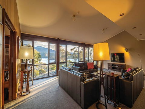 Creel Lodge - Sunshine Coast Guide 2
