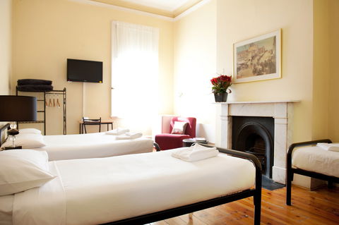 Hotel Claremont Guest House - Sunshine Coast Guide 0