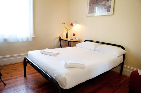 Hotel Claremont Guest House - Sunshine Coast Guide 1