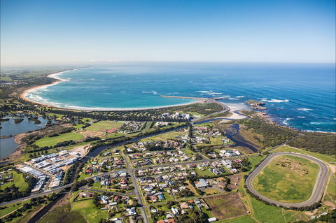 Lady Bay Resort - Sunshine Coast Guide 0
