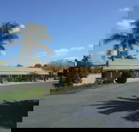Paradise Lakes Motel - Sunshine Coast Guide