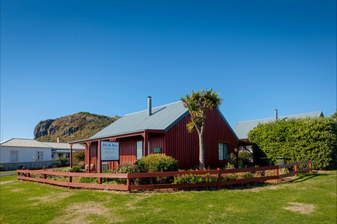 Pol And Pen Holiday Cottages - Sunshine Coast Guide 0