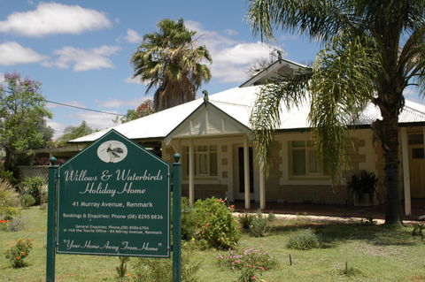 Renmark Holiday Home Willows & Waterbirds - Sunshine Coast Guide 0