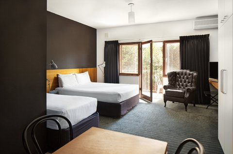 Riverview Hotel - Sunshine Coast Guide 0